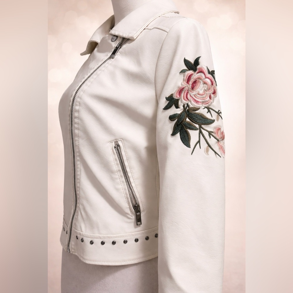 Cream Faux Leather Moto Jacket With Flower✨ Studded Hem ✨ Size Small S